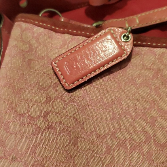 Pink purse coach - Picture 2 of 5
